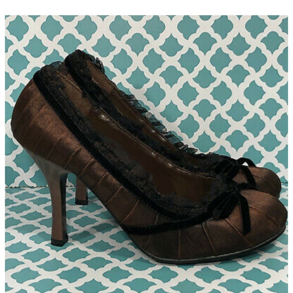 Charlotte Russe brown heels, lace & bow, size 7 - Picture 3 of 7